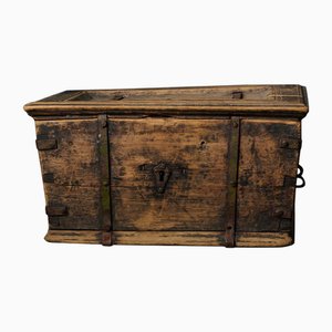 Caja sueca antigua de pino con pátina auténtica