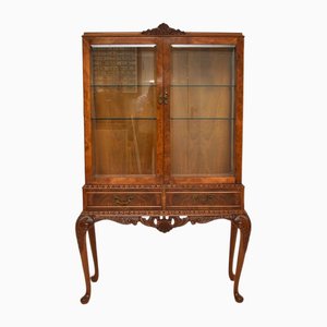 Vitrina Queen Anne Burr de nogal, años 30