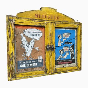 Panneau d'Affichage avec Affiches du 20e Siècle