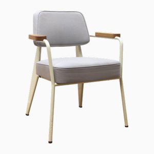 Sedia esecutiva di Jean Prouvé per Vitra