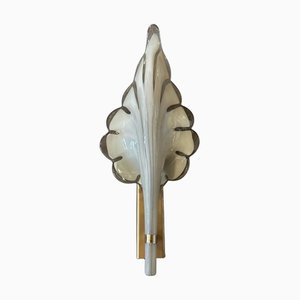 Aplique Mid-Century moderno de cristal de Murano en gris claro y latón atribuido a Franco Luce, años 70