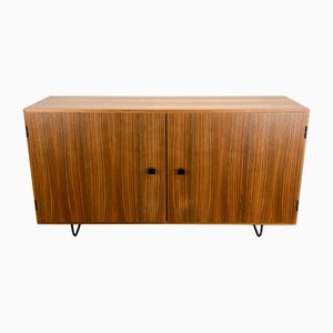 Schrank aus Nussholz mit Türen von Tepe, 1960er