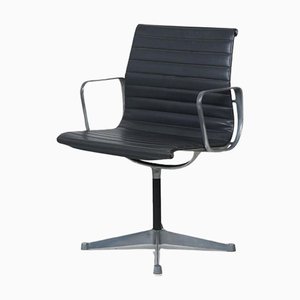 Sedia EA108 in alluminio di Charles & Ray Eames per Herman Miller, anni '60
