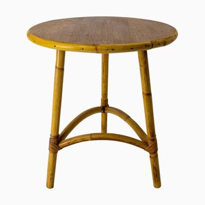 Runder Französischer Mid-Century Modern Rattan Dreibeintisch, 1950