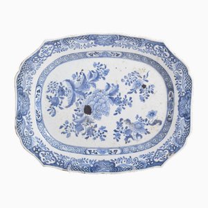 Plato de servicio con recorte de porcelana china, década de 1790