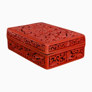 Caja de cinabrio china modernista tallada con decoración de loto, década de 1900