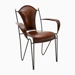 Butaca francesa vintage de hierro y cuero de Jacques Adnet, años 60