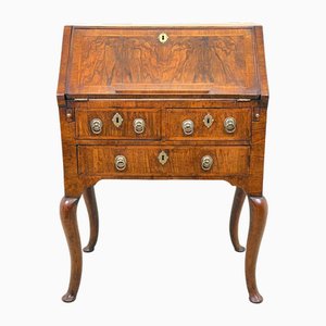 Petit Secrétaire sur Pieds Début 18ème Siècle en Noyer, 1720s