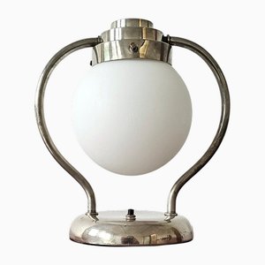 Lampada da tavolo Art Déco con paralume sferico in vetro opalino e base in metallo cromato, 1930