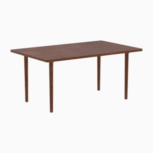Table Cast Moderne Minimaliste en Noyer par Pedro Sotomayor
