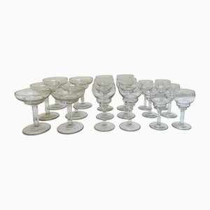 Art Deco Gläser aus Pressglas, Frankreich, 1920er, 18 . Set
