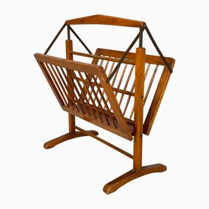 Revistero italiano Mid-Century moderno de madera y latón bruñido, años 60