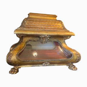 Vitrina antigua de castaño