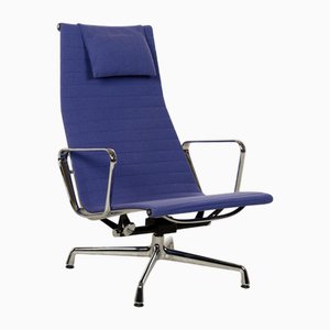 Poltrona EA 124 in tessuto blu di Charles & Ray Eames per Vitra