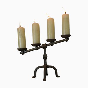 Candelabro de cuatro velas gótico brutalista de hierro forjado a mano, años 60