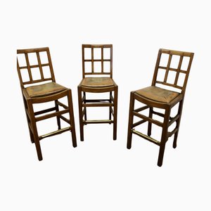 Sgabelli da bar Arts & Crafts in quercia, anni '50, set di 3
