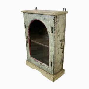 Credenza shabby dipinta a parete