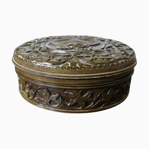 Boîte Ronde en Noyer Sculpté de Roses, 1950s