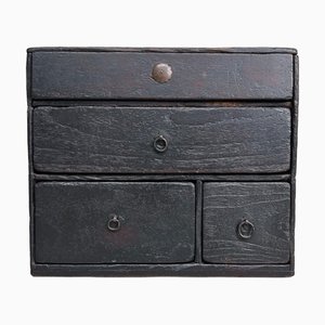 Cassettiera in legno Meiji con calligrafia, Giappone