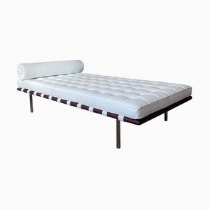 Sofá cama Barcelona Bauhaus de cuero blanco de Ludwig Mies van der Rohe para Knoll, años 70