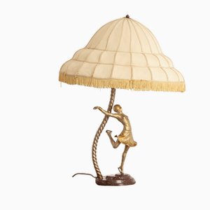 Große Skulpturale Art Deco Lampe einer Skaterin auf Marmorsockel, 1930er