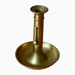 Candelabro de mano de latón dorado