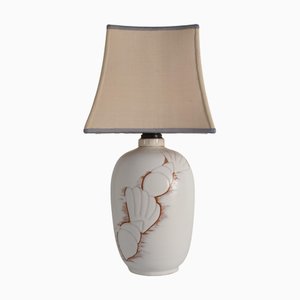 Weiße Art Deco Tischlampe mit Muschelmotiv von Anna Lisa Thomson für Uppsala Ekeby, 1940er