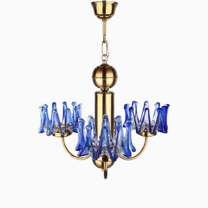 Mid-Century Kronleuchter aus Messing mit blauen Schirmen aus Muranoglas, 1960er