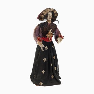 Antike Frauenfigur aus Holz