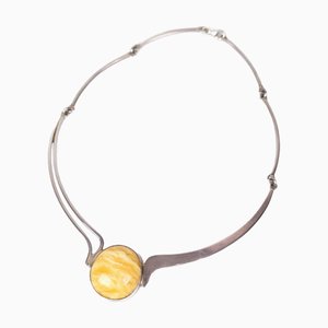 Collana grande vintage con pietra ambrata gialla, anni '50