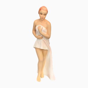 Mädchenfigur mit Strandtuch von Le Bertetti Torino, 1940er