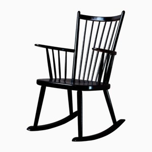 Skandinavischer Schaukelstuhl aus schwarzem Holz