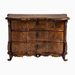Cajonera barroca en miniatura de nogal, mediados del siglo XVIII