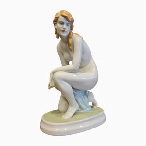 Statuetta vintage Art Deco di donna nuda inginocchiata di Zsolnay Pecs, Ungheria, anni '60