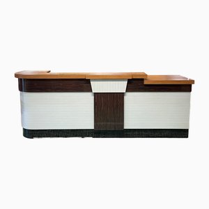 Bancone bar in formica con angoli arrotondati, anni '60