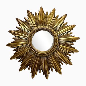 Großer konvexer Wandspiegel aus geschnitztem vergoldetem Holz, 1950er