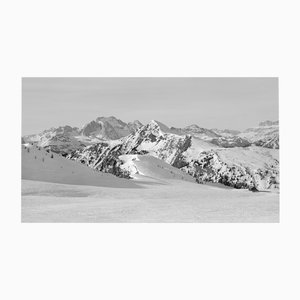 Ugne Pouwell, Pale Peaks, 2021, Photography