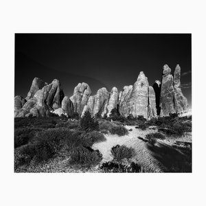 Sand Dune Arches - Photographie en noir et blanc d'arches rocheuses, édition limitée de 20 2023