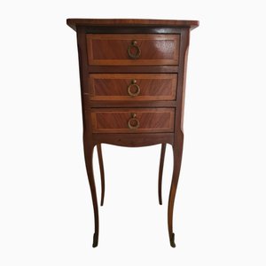 Tavolino vintage Luigi XV con tre cassetti in legno intarsiato e dettagli in ottone, Italia, anni '40