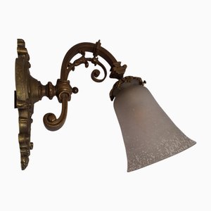 Antike deutsche Wandlampe aus Messing mit gemustertem Glasschirm, 1910er