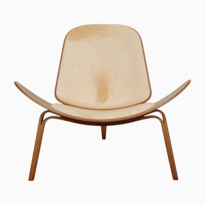 CH07 Shell Chair in Walnut by Hans Wegner