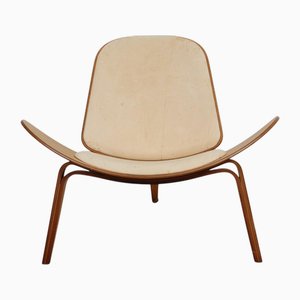 CH07 Shell Chair in Walnut by Hans Wegner