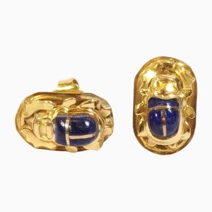 Orecchini a bottone con scarabeo egiziano