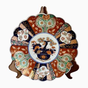 Japanese Imari Plate with a Scallop Shaped Edge, 1900s