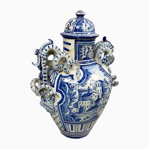 Antike italienische Vase mit Deckel aus blau-weißer Majolika, 1715
