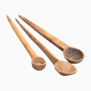 Cucharas pastorales tradicionales de madera, años 40. Juego de 3
