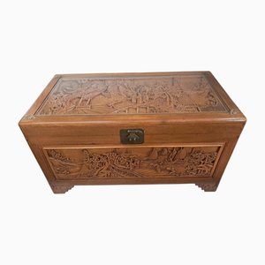 Grand Coffre Antique en Bois de Camphre