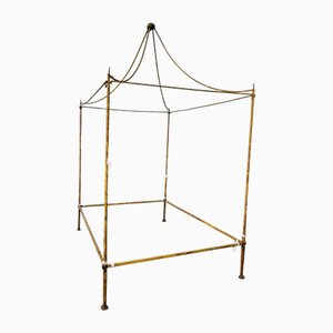 Großes Himmelbett aus patiniertem Stahl
