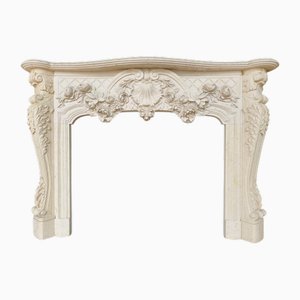 Manteau de Cheminée Sculpté de Style Rococo avec Guirlande Florale, France