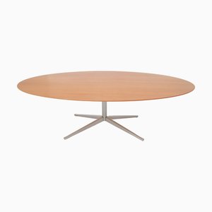 Ovaler Esstisch aus Nussholz von Florence Knoll, 1960er